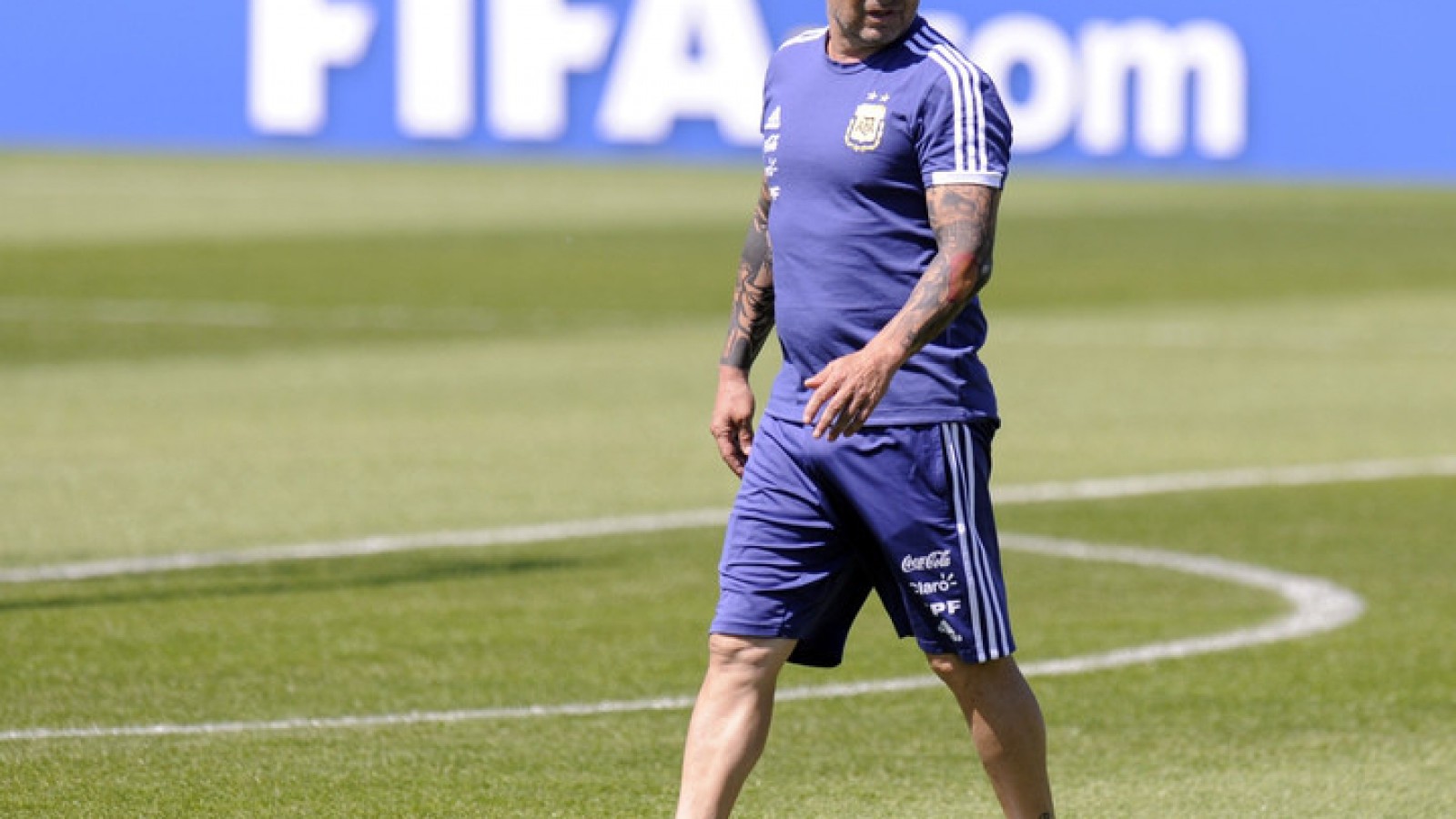 Tras un debut decepcionante, Sampaoli evalúa cambios de nombres